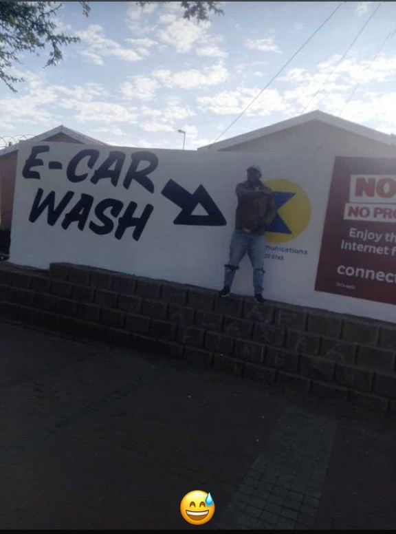 Legendary Car Wash - Photo 3